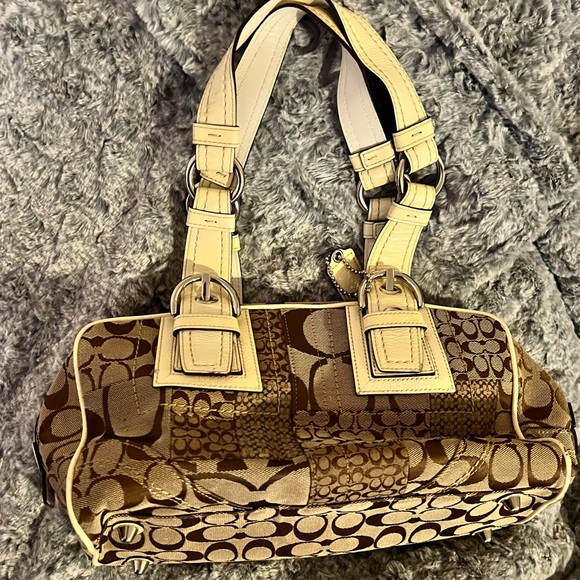 Coach Handbags - Gently used coach purse